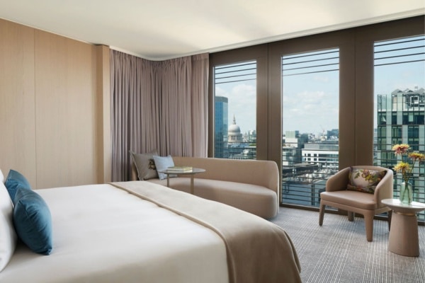 Pan Pacific London bedroom